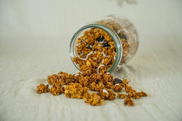 Homemade Plant-Based Granola: A Simple Recipe