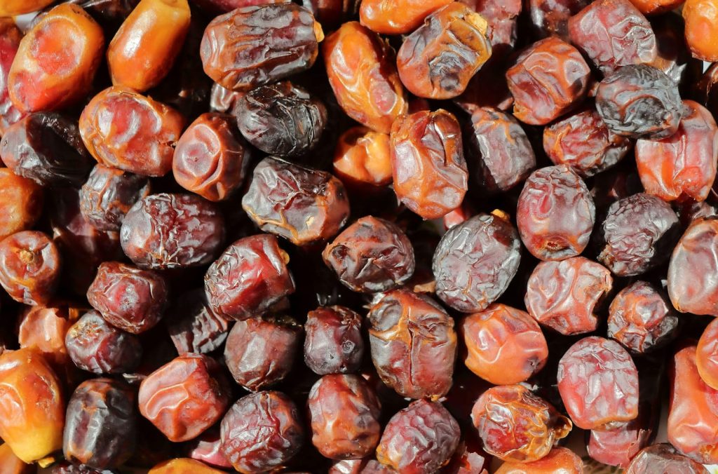 A bowl of medjool dates