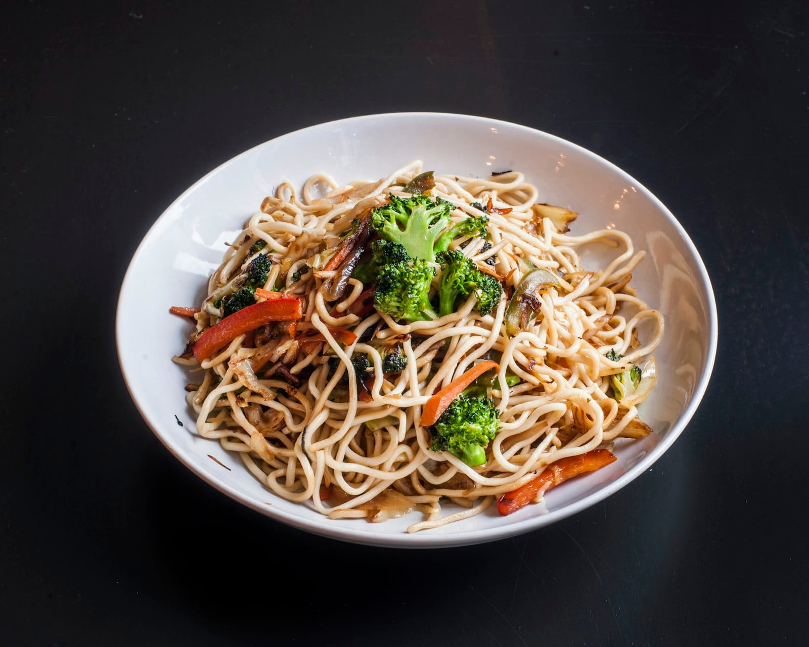Thai stir-fried noodles with vegetables